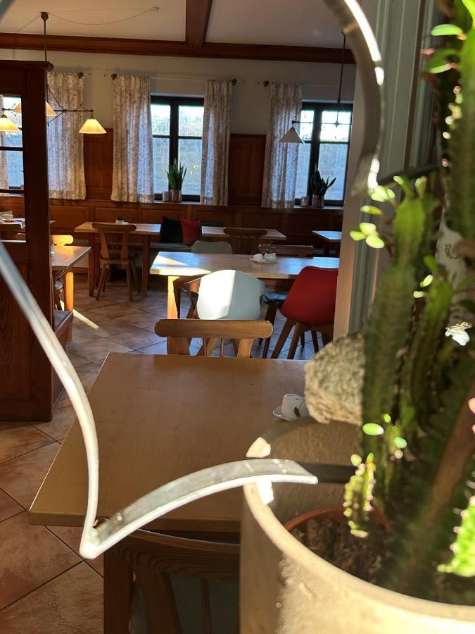 Weingut Gaestehaus Weigand Ипхофен Экстерьер фото